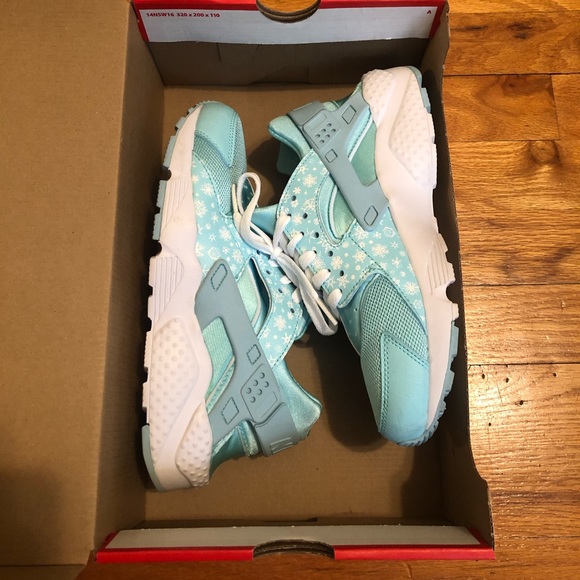 Nike Huarache...PRICE DROP - Picture 2 of 4